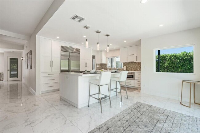 Building Photo - 76140 Fairway Dr