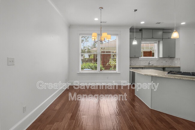 Building Photo - 419 E 54th St