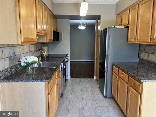 Building Photo - 4500 S Four Mile Run Dr