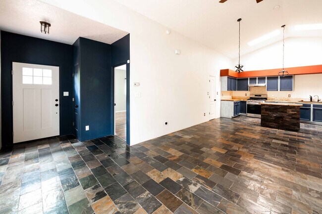 Building Photo - Beautiful Southside Adobe on Vuelta Colorada