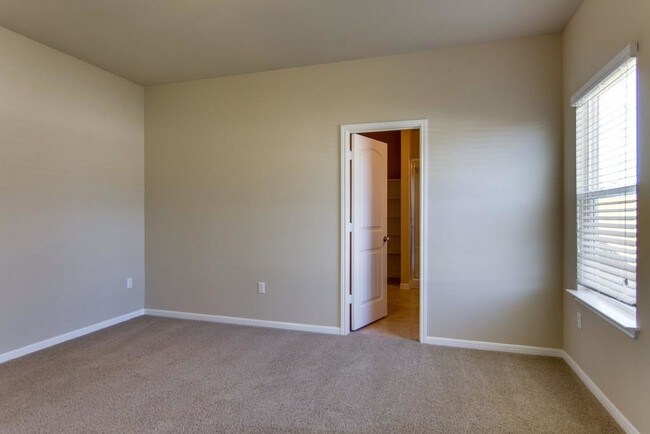 Building Photo - 605 Brashear Ln