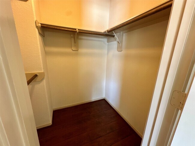 Building Photo - 6111 Grassy Haven Ln