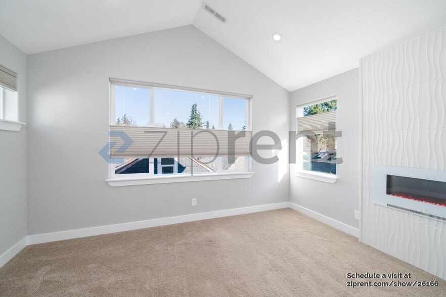 Building Photo - 6067 SE Nehalem St