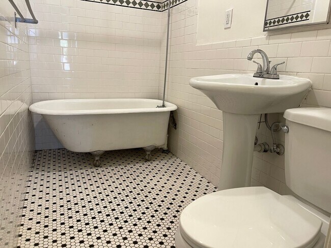 Building Photo - KENWOOD