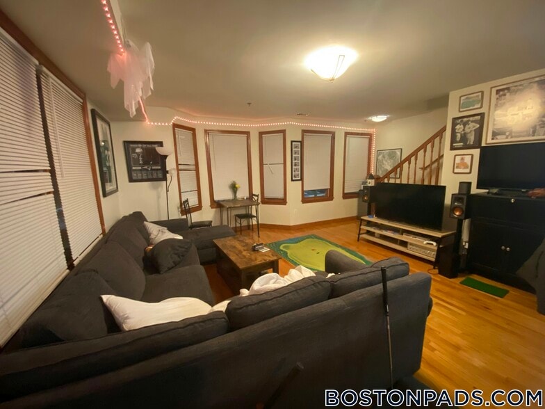 Building Photo - 102 Allston St