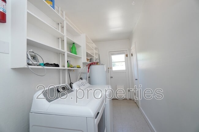 Building Photo - 4201 W Kootenai St