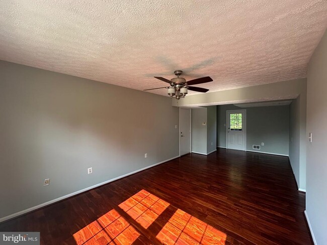 Building Photo - 5905 Sylvia Ct