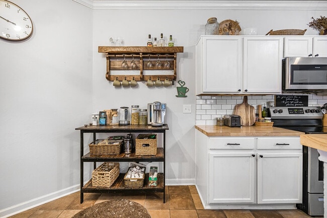 Building Photo - 904 Melted Candle Cove