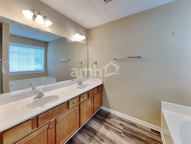 Building Photo - 2622 Lance Ridge Way NE