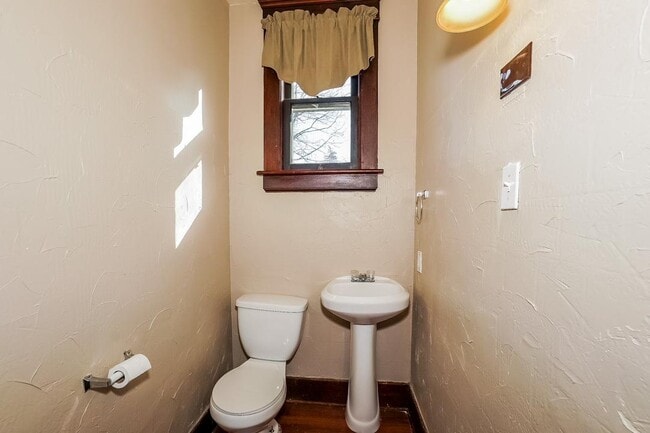 Building Photo - 711 Garfield St