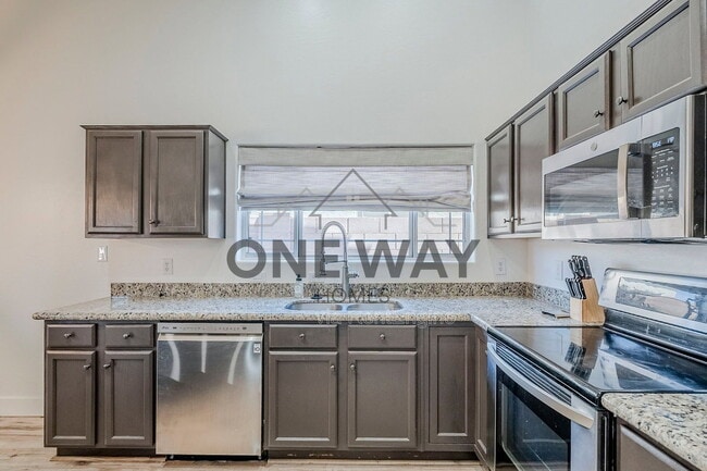 Building Photo - 760 N Swan Dr