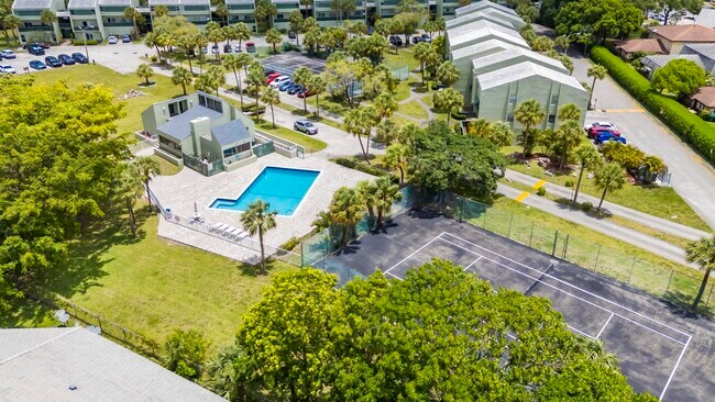Building Photo - 9000 NW 28th Dr