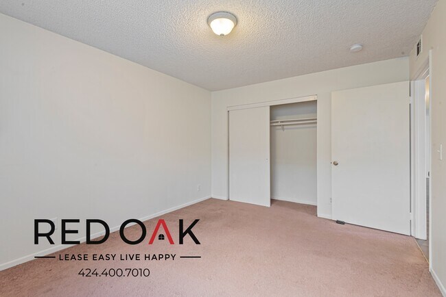 Building Photo - 949 White Knoll Dr