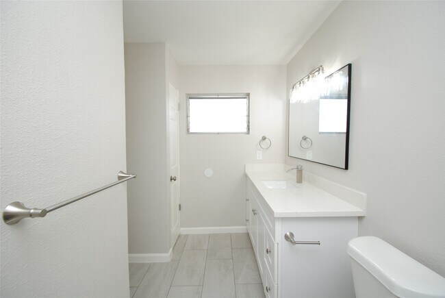 Building Photo - 2515 Yoakum Blvd