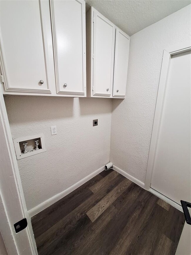 Building Photo - 1005 Ridgeline Dr