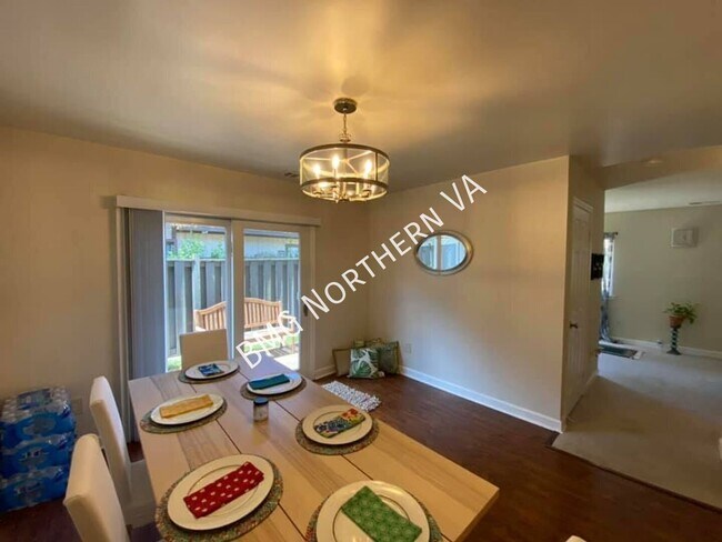 Building Photo - 3866 Manzanita Pl