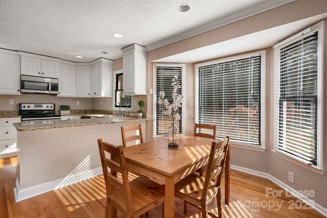 Building Photo - 4601 Linda Kay Dr