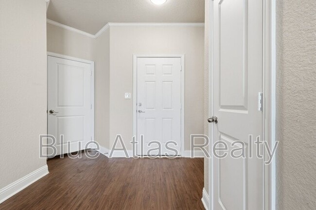 Building Photo - 268 Castleridge Dr