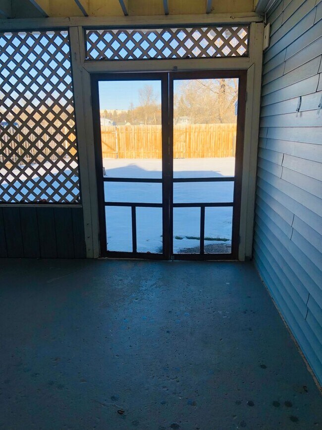 Building Photo - House- NW