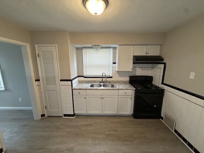 Building Photo - 7441 Calvin Ave