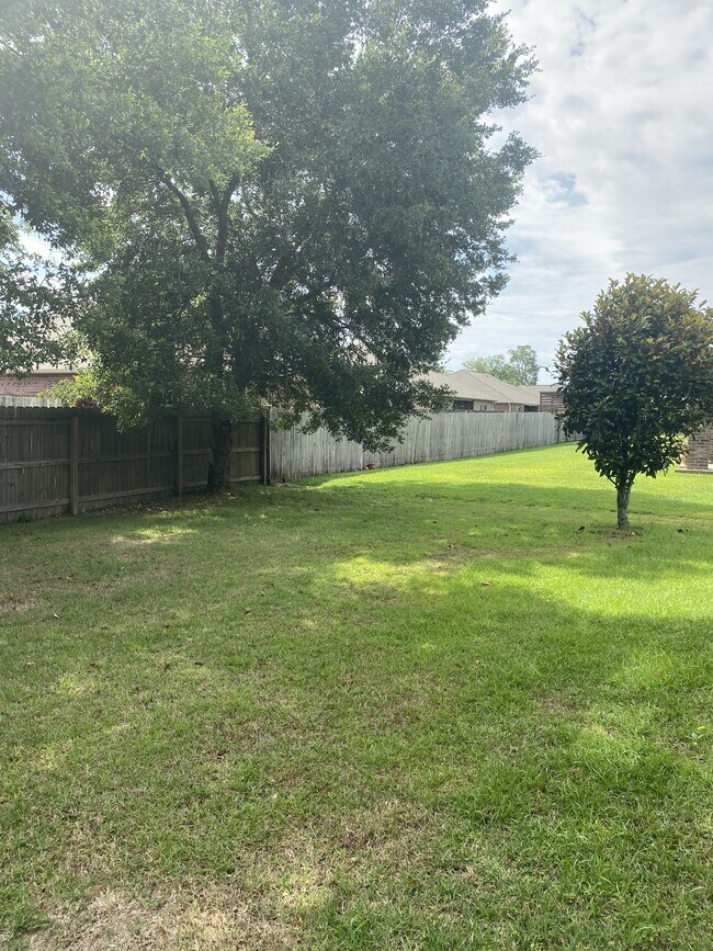 Building Photo - 5870 Pescara Dr