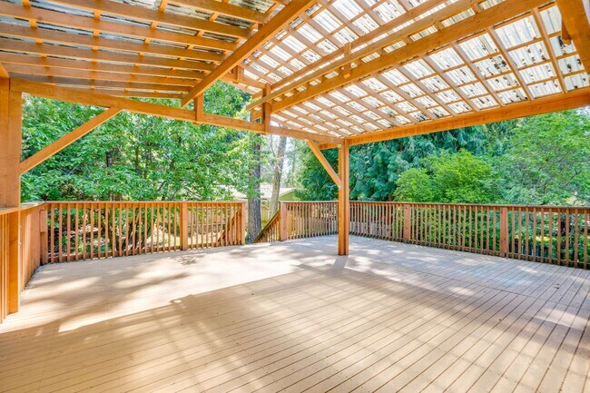 Building Photo - 2-Story, 4 Bedroom 3 Bath in Shoreline!  $3,800.00/mo.