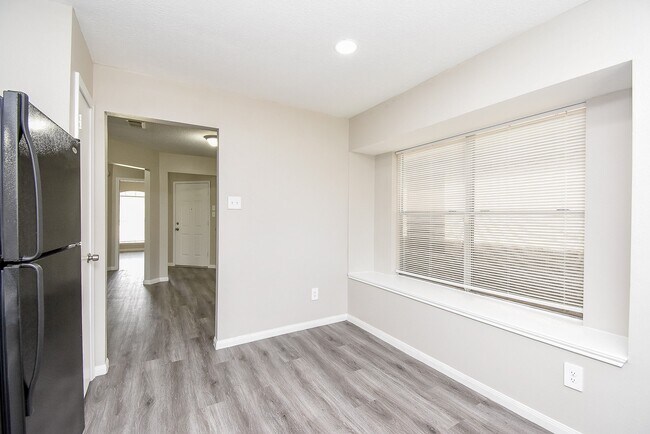 Building Photo - 12727 Rockford Dr