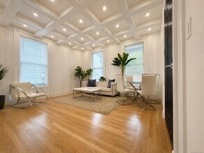 Building Photo - 492 Lombard St