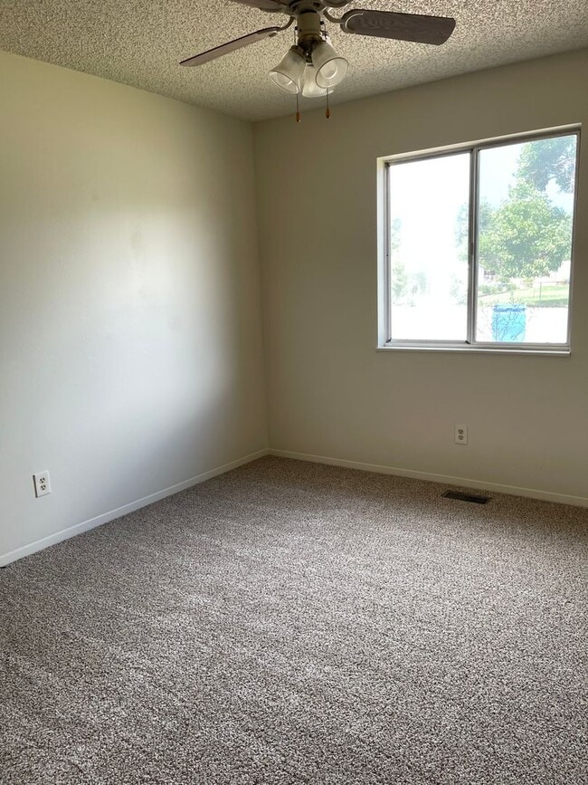 Building Photo - 3 bedroom, 1 bath