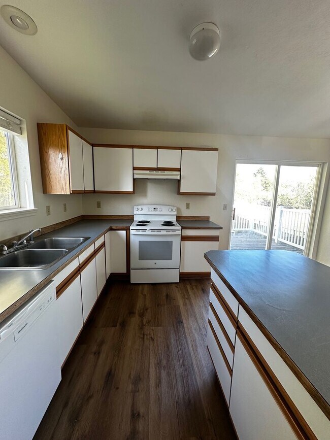 Building Photo - 43 N 25th Ave