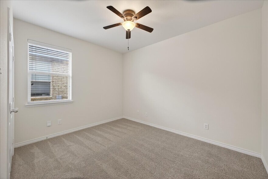 BEDROOM 2 - 6124 Amberjack Trl