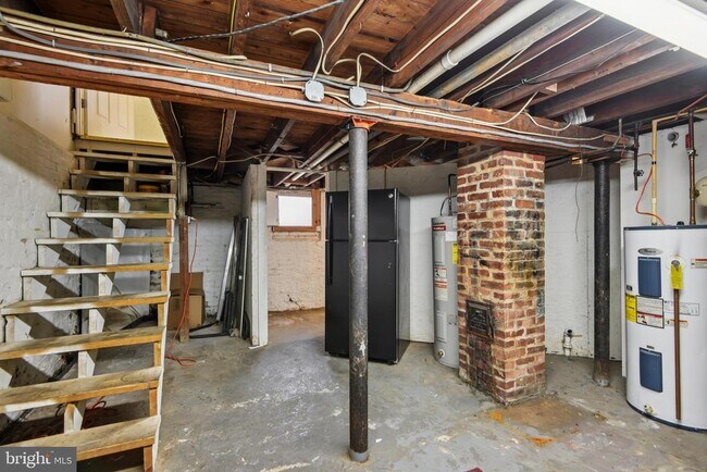 Building Photo - 209 Locust St