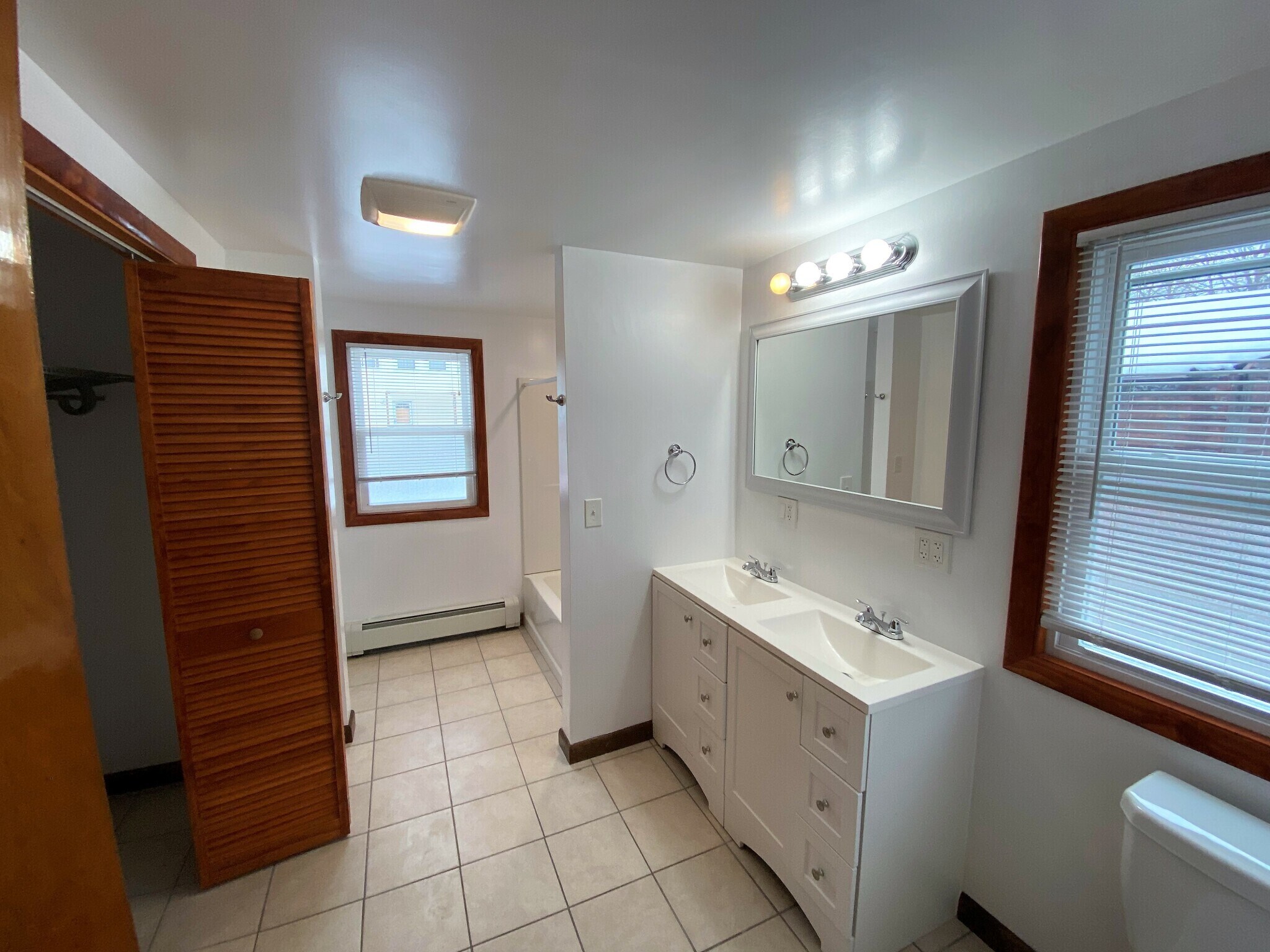 Building Photo - 57 Aldie St