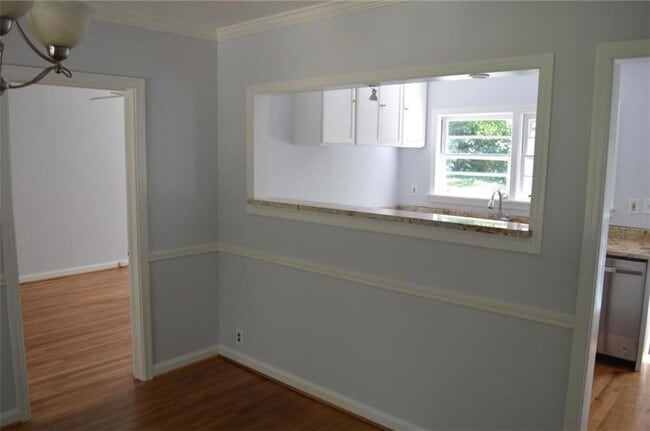 Building Photo - 2381 Eastway Rd