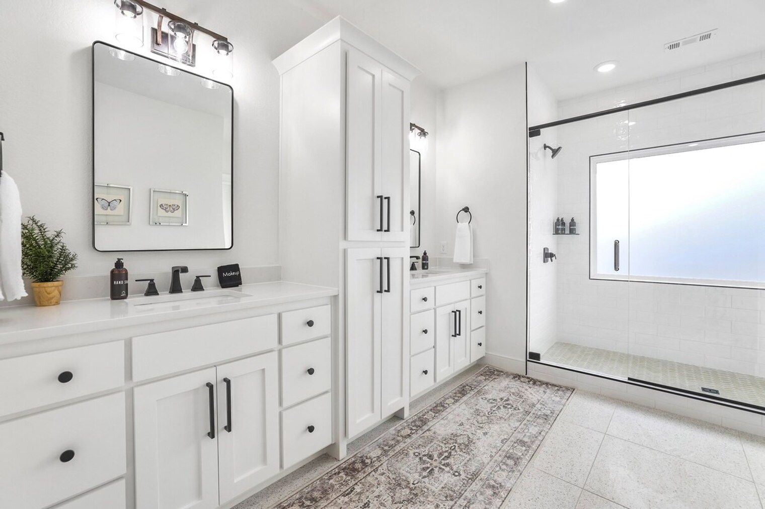 Building Photo - 109 NW Ozark Wy