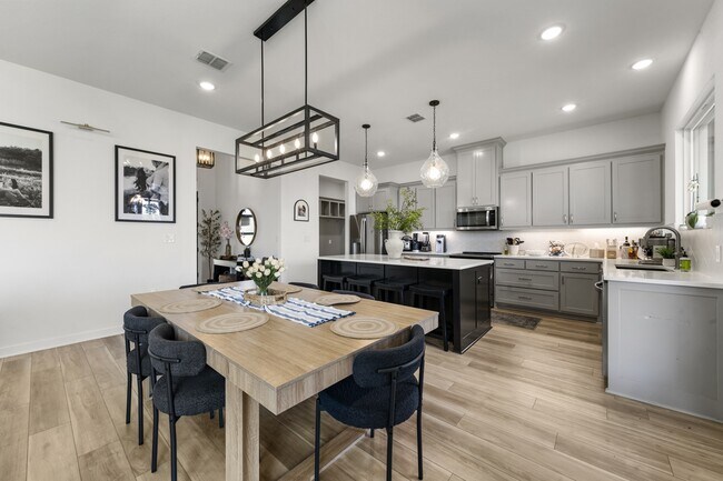 Building Photo - 9925 Bridlewood Ln