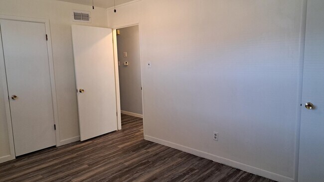 Building Photo - 3404 Elkhart Ave