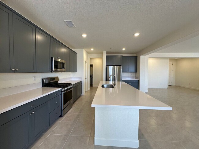 Building Photo - Gorgeous 5 Ridges Home with Spectacular Mountain Views!