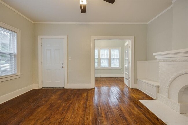 Building Photo - 2611 N Shartel Ave