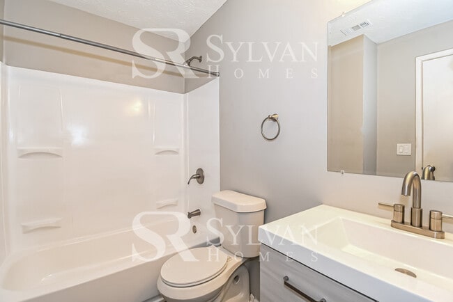 Building Photo - One-level living in this 3 BR, 2 BA home