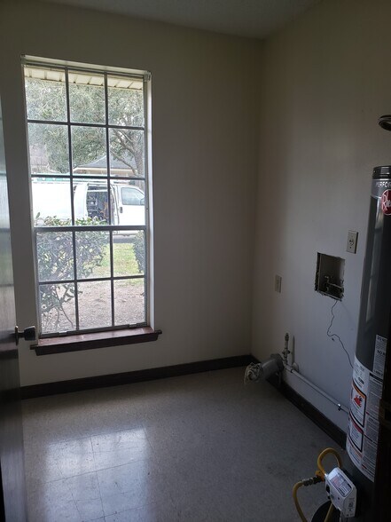 Building Photo - 121 Brentwood Dr