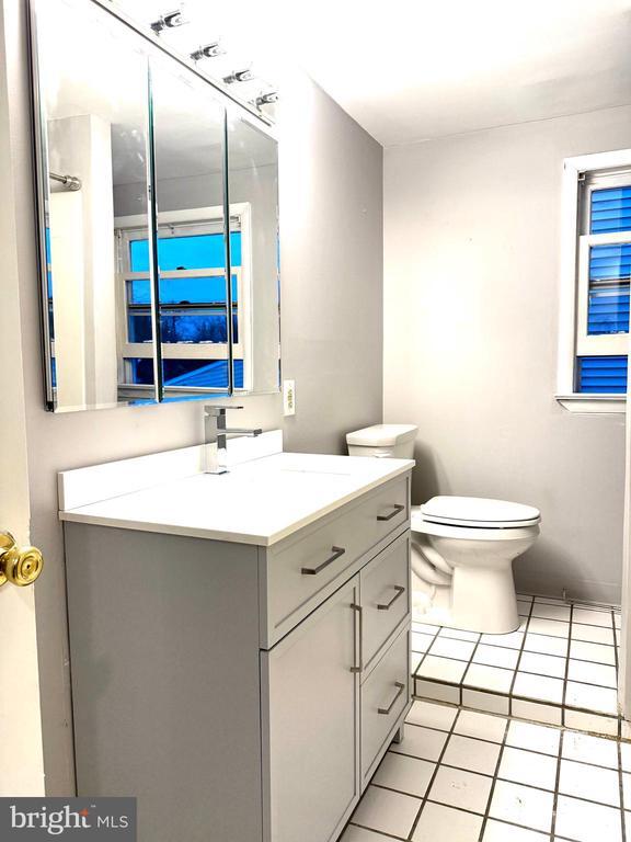 Building Photo - 653 Pine St