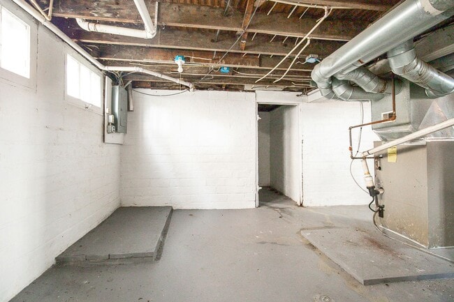 Building Photo - 3 BED 1 BATH BEAUTIFUL SINGLE HOME!