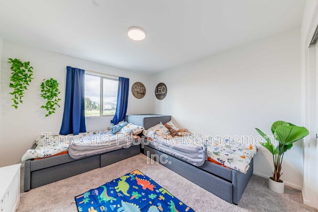 Building Photo - 4872 Goldfinch St