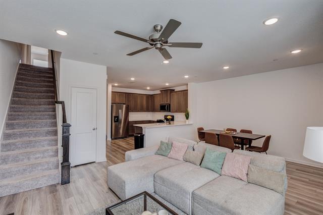 Building Photo - 3720 Star Mesa St