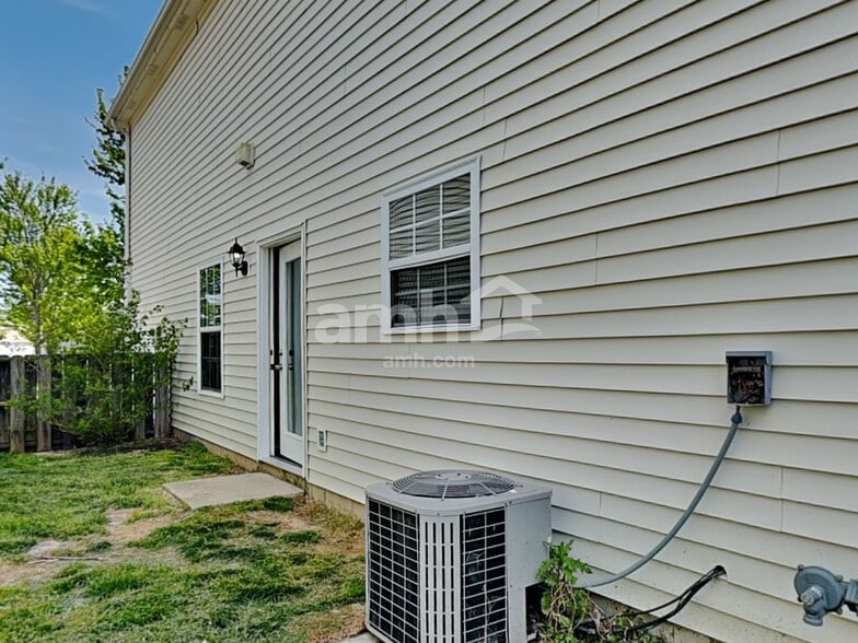 Building Photo - 12115 Maize Dr