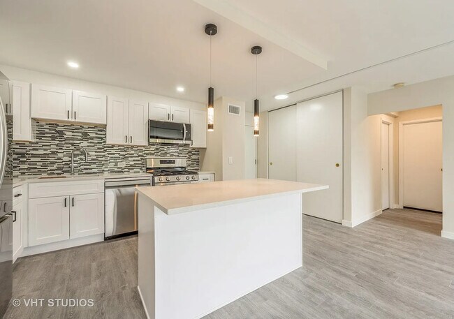Building Photo - 2800 N Lake Shore Dr
