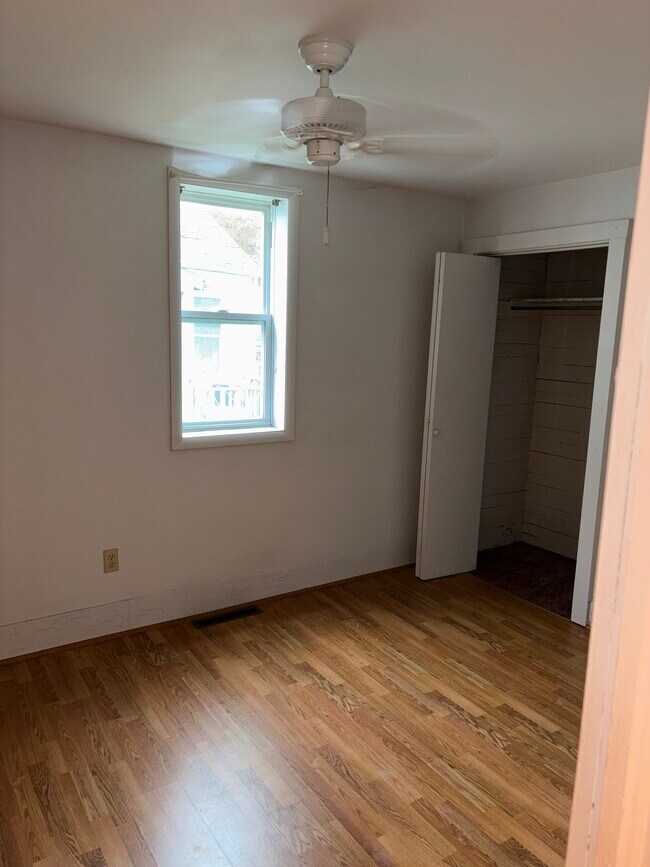 Building Photo - 222 W 4th St