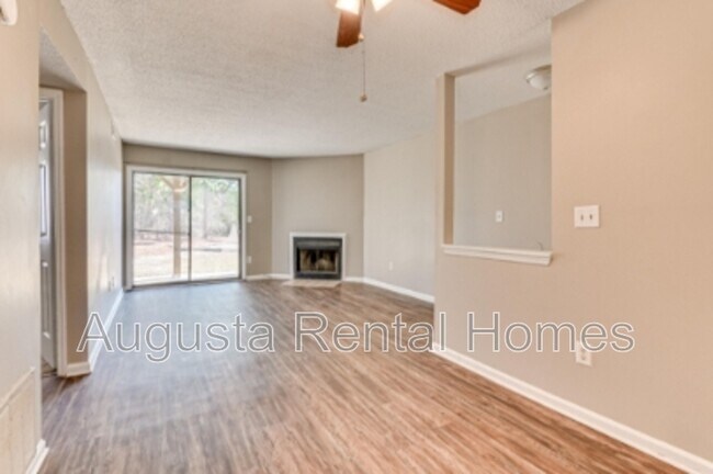 Building Photo - 2822 Thomas Ln