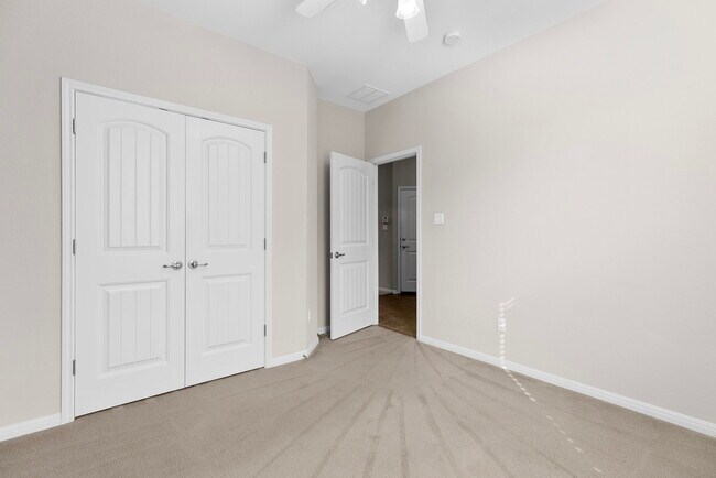 Building Photo - 2406 Sweetwater Ln